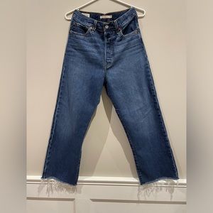 Levi’s ribcage cropped